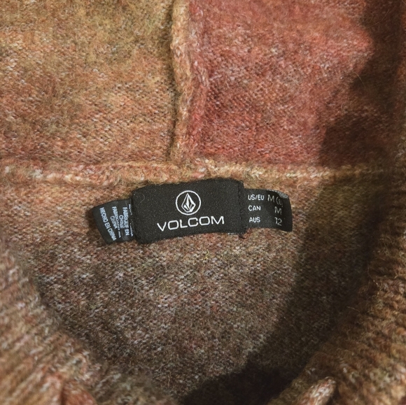 Volcum Hooded Sweater - Picture 2 of 6